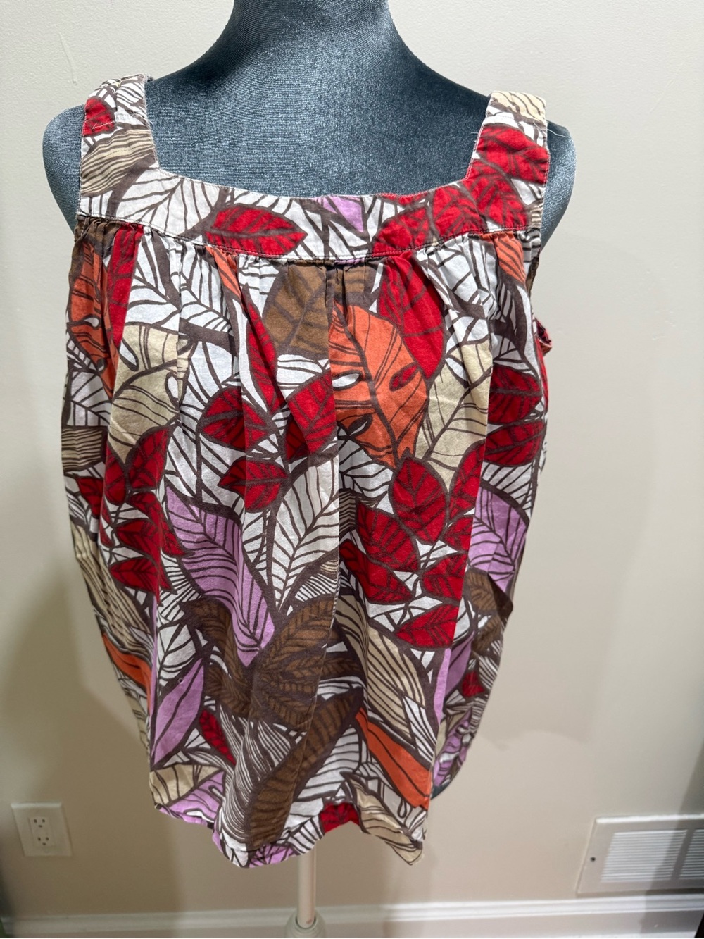 Anna Leaf-Print Sleeveless Top in Orange, Brown, Lavender, Cream - Picture 3 of 10
